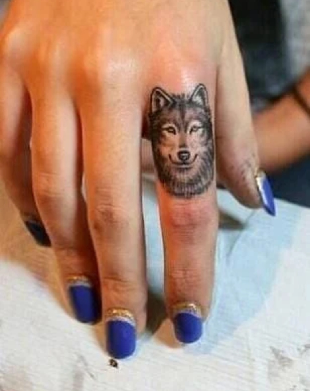 Wolf finger tattoo
